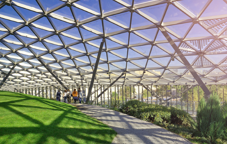 Достопримечательности парка «Зарядье». «Стеклянная кора» Достопримечательности парка «Зарядье». «Стеклянная кора»